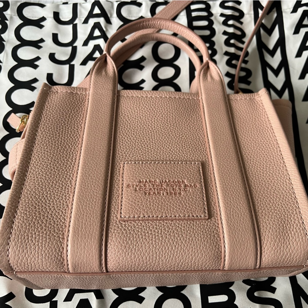 Marc jacobs Rose small tote bag. dust bag not included, and strap included.